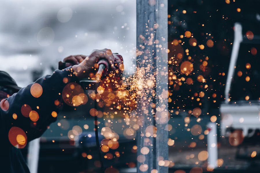Handwerker bei der Arbeit – Google Ads für Handwerker bringt Anfragen aus der Region